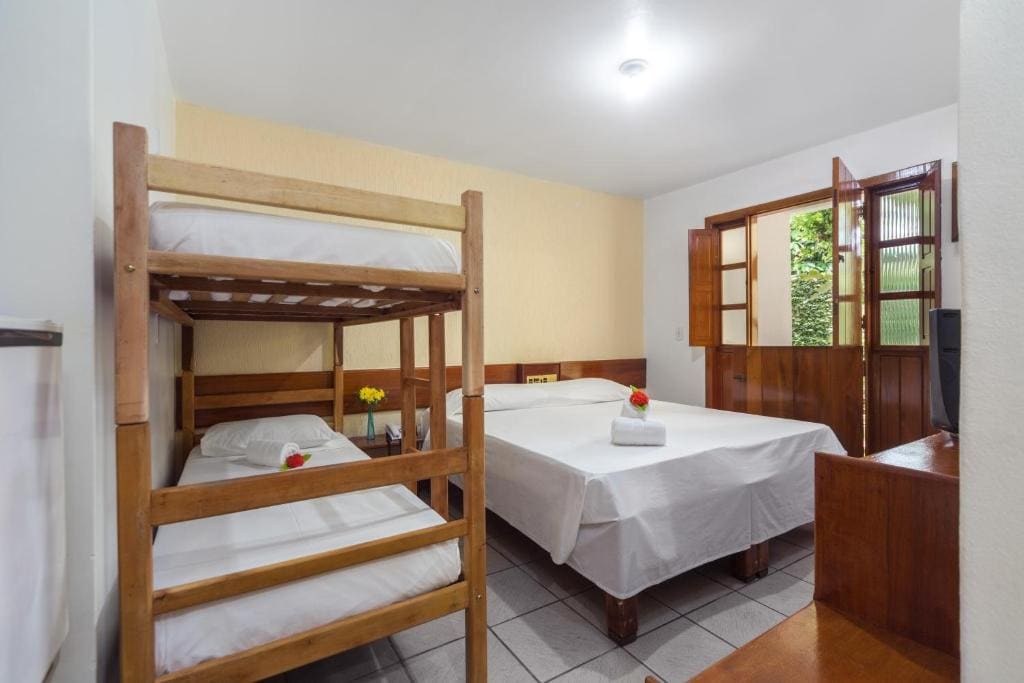Standard Quadruple Room room - Image 1