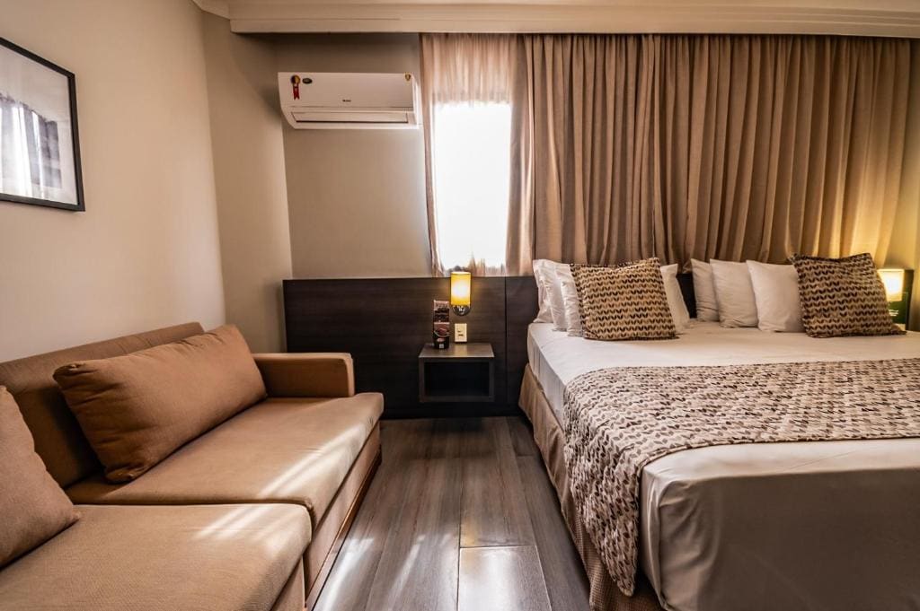 Deluxe King Suite room - Image 1
