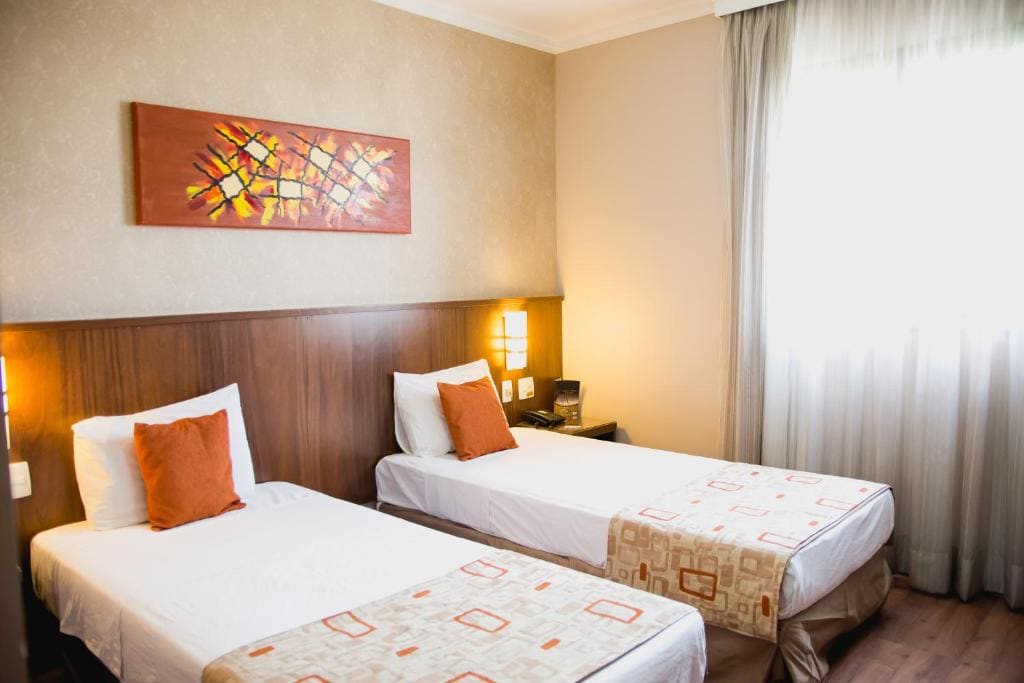 Quarto Superior Class A 2 camas Solteiro e Vista da Cidade room - Image 2