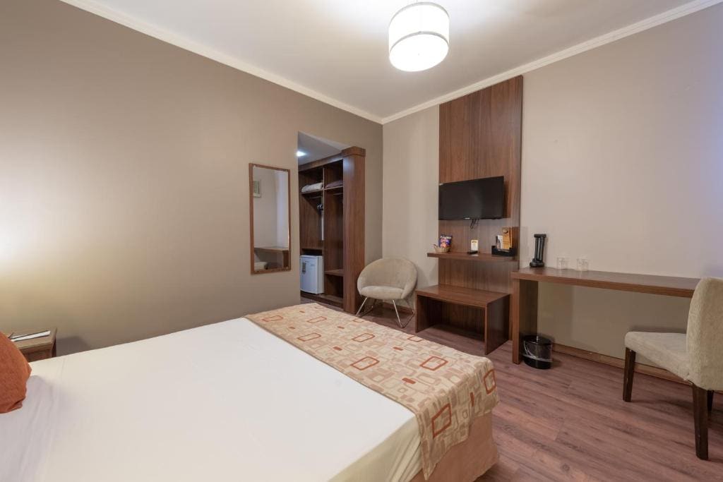 Queen Room with City View room - Image 1