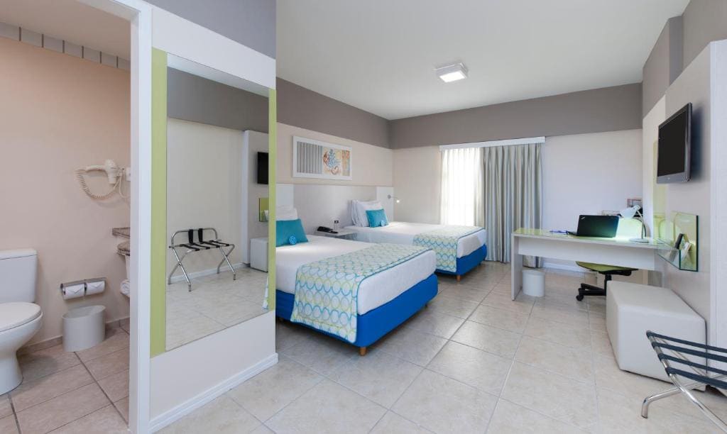 Superior Twin Room room - Image 1
