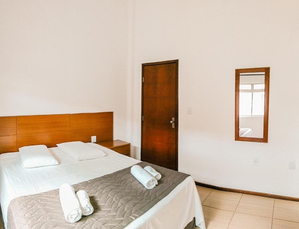 Double Room with Lake View room - Image 2