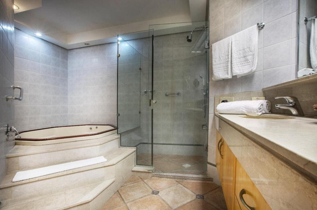 Suite with Hot Tub room - Image 1