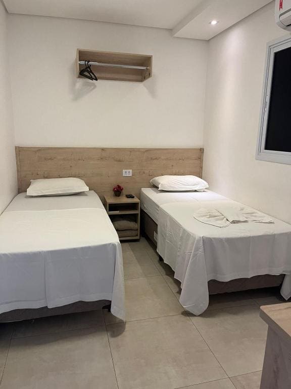 Standard Twin Room room - Image 1