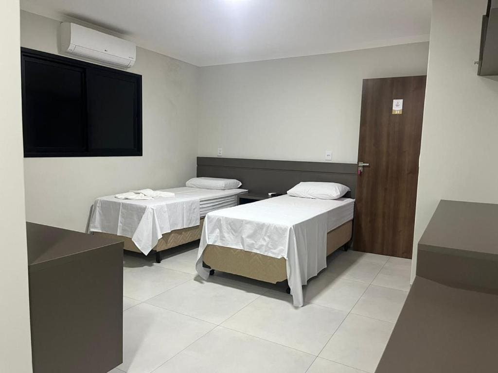 Standard Twin Room room - Image 3