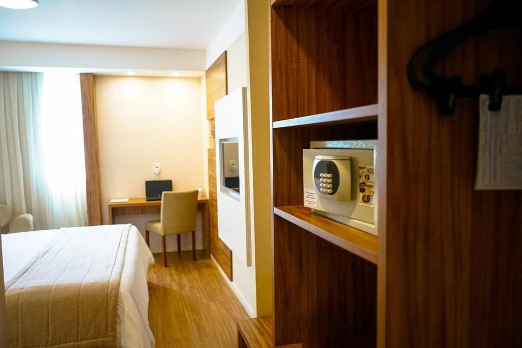 Deluxe King Room room - Image 2