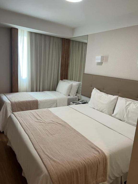 Deluxe Triple Room room - Image 2