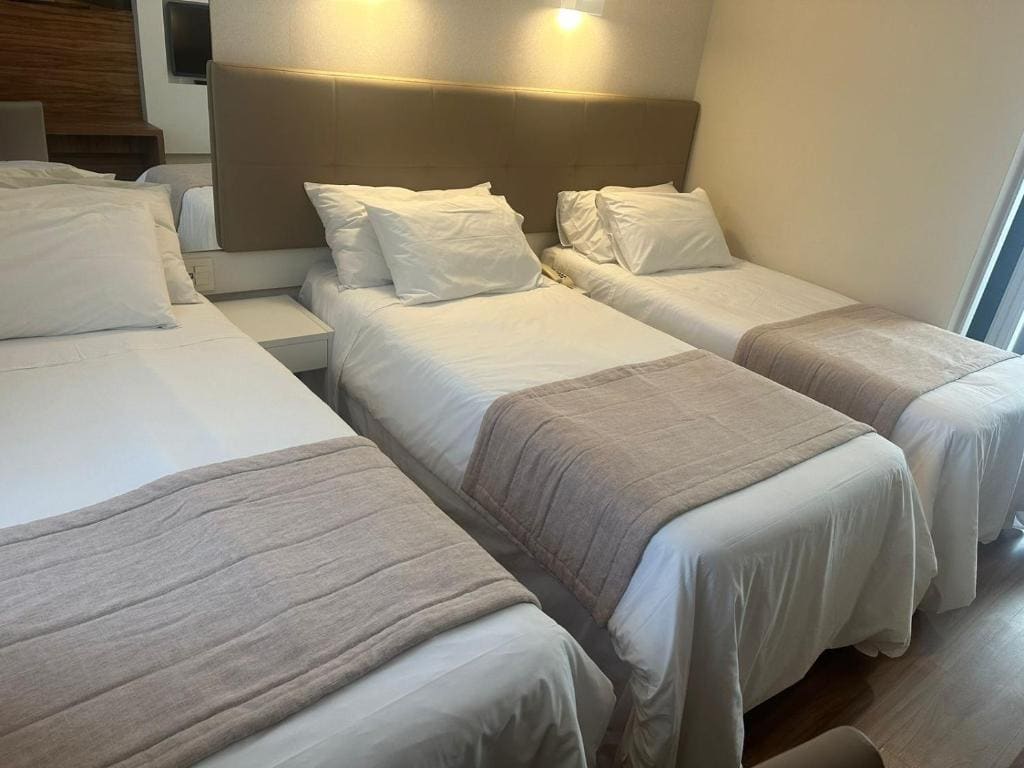 Luxury Triple Room room - Image 3
