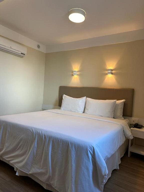 Queen Room - Disability Access room - Image 3