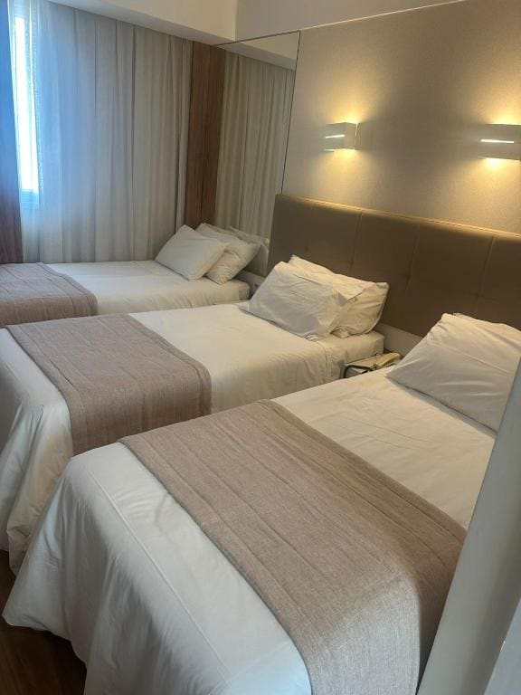 Luxury Triple Room room - Image 1