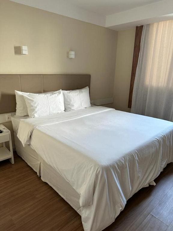 Queen Room - Disability Access room - Image 2