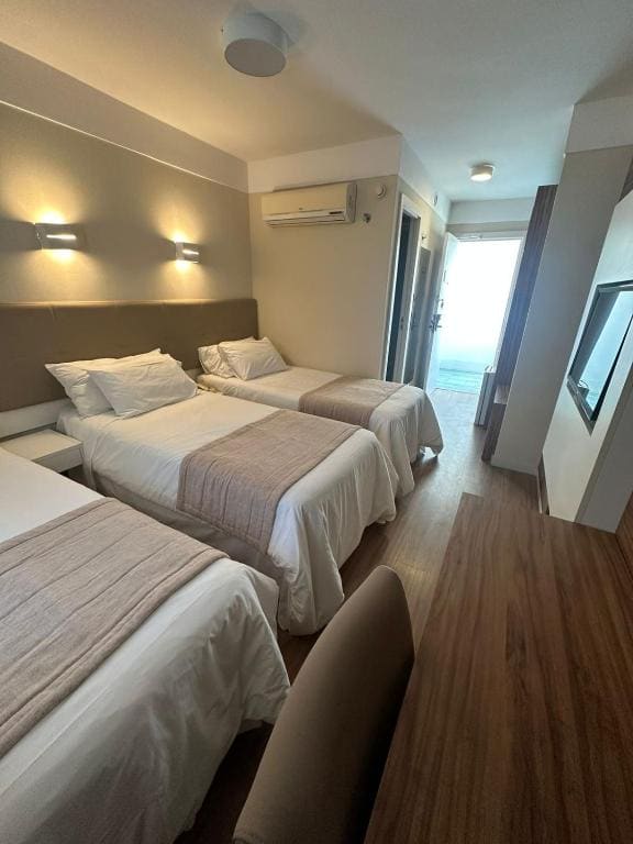 Luxury Triple Room room - Image 2