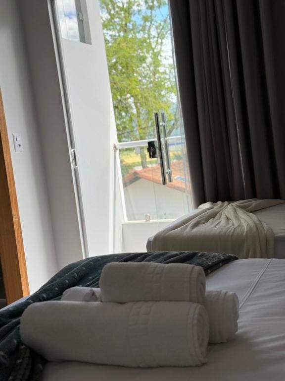 Double Room with Balcony room - Image 2
