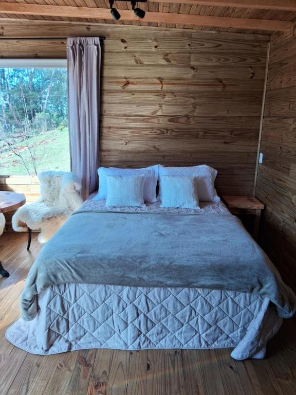 Queen Room with Garden View room - Image 2
