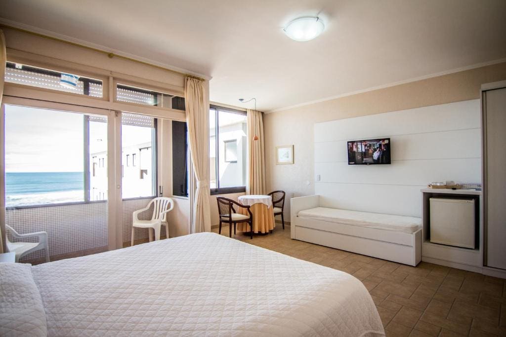 Suite with Sea View and Bath room - Image 1