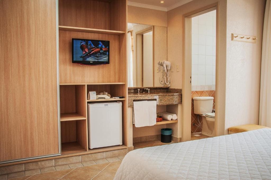 Deluxe Double Room with Balcony room - Image 3