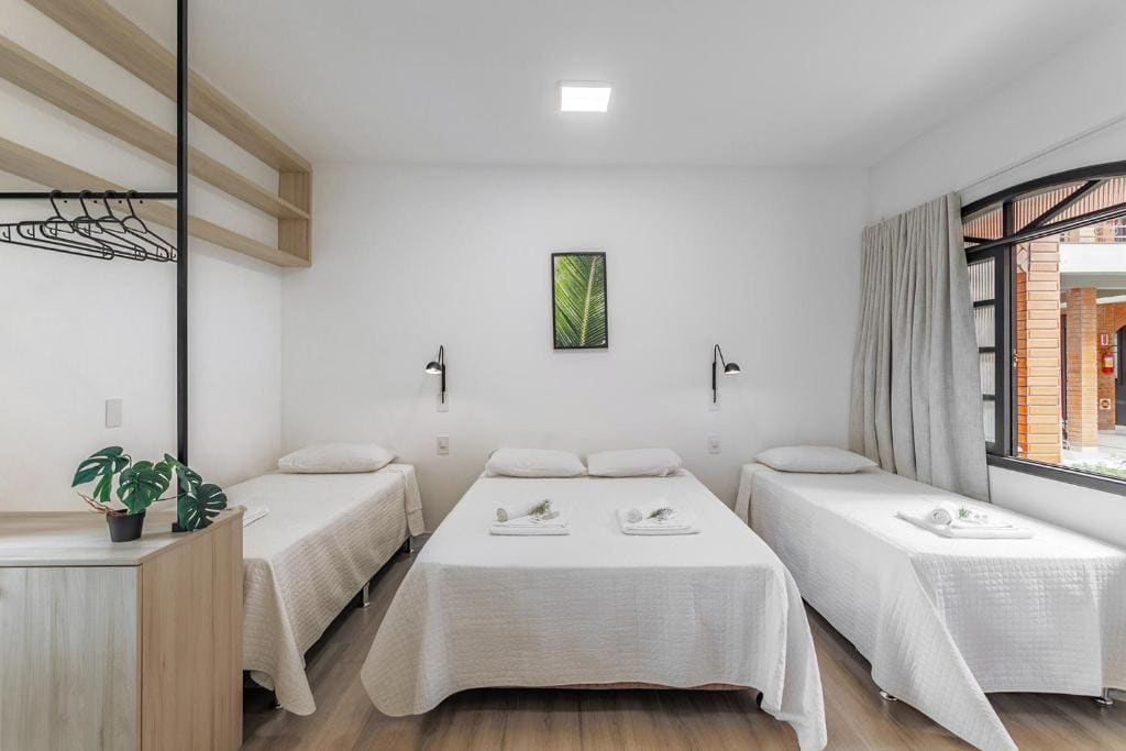 Comfort Quadruple Room room - Image 3