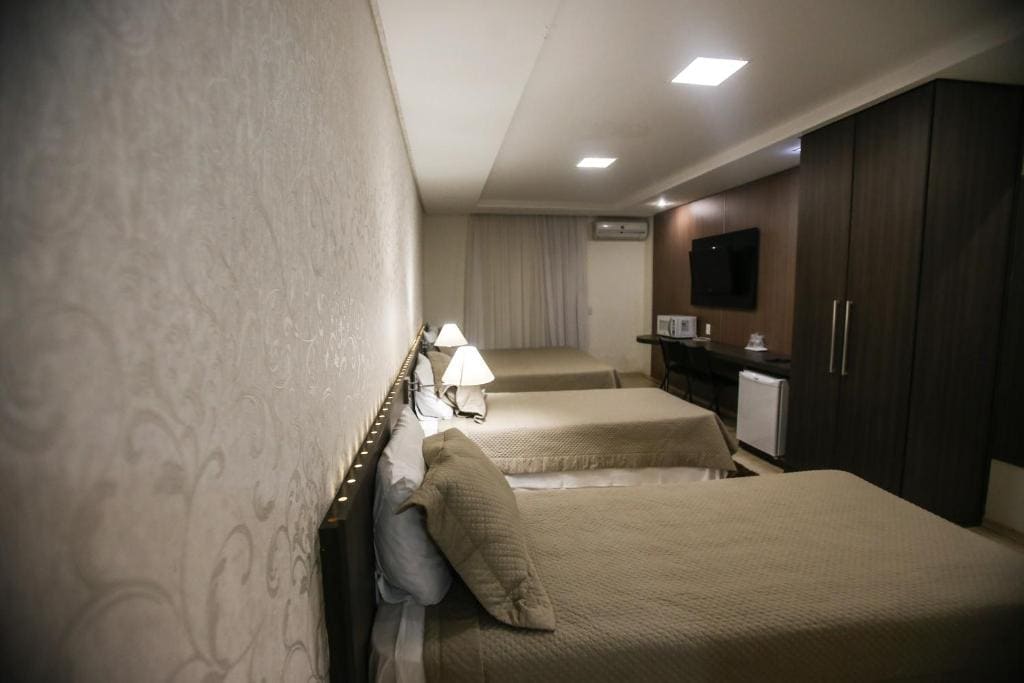 Deluxe Quadruple Room room - Image 1
