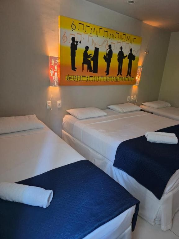 Classic Quadruple Room room - Image 3