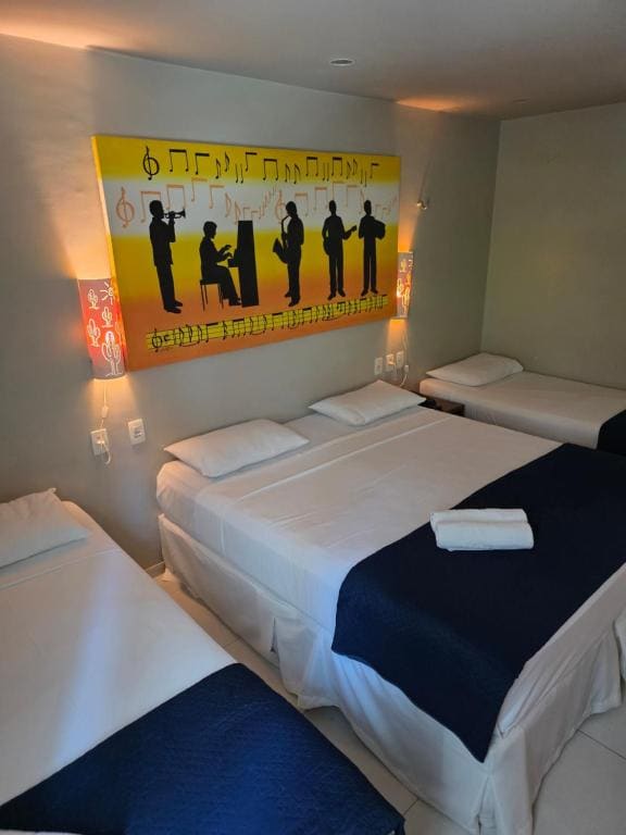 Classic Quadruple Room room - Image 2
