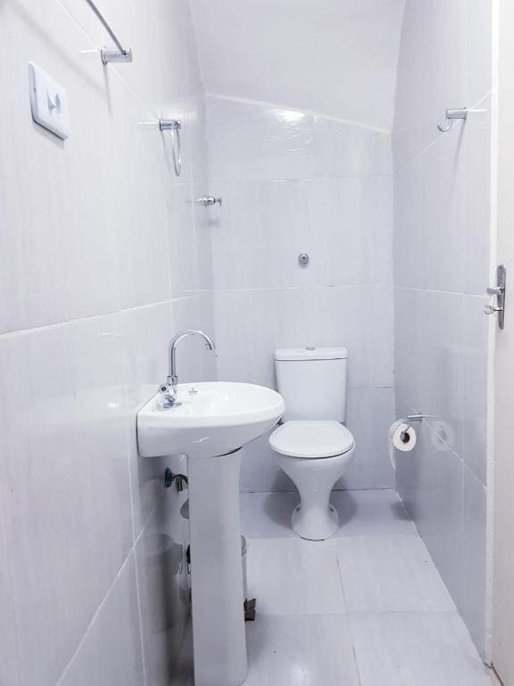 Standard Double Room with Shared Bathroom room - Image 3