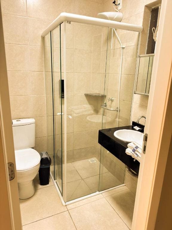 Standard Quadruple Room room - Image 3