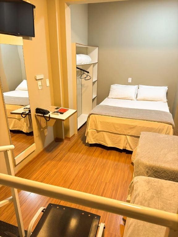 Standard Quadruple Room room - Image 1
