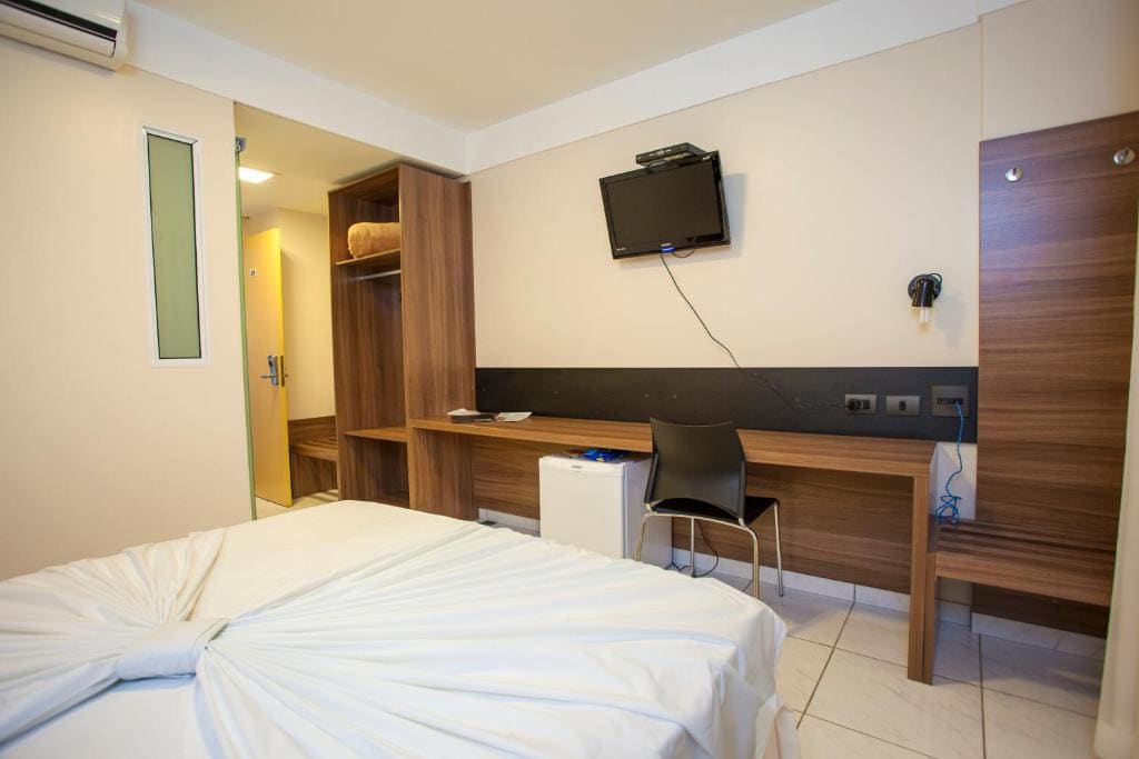 Superior Triple Room room - Image 1