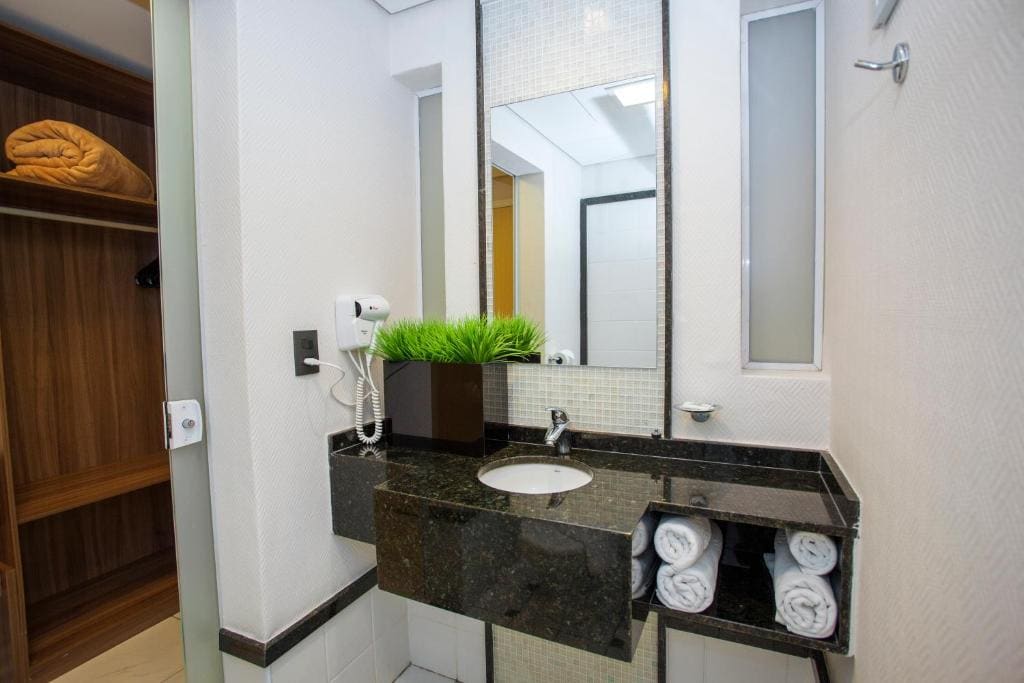 Superior Triple Room room - Image 2