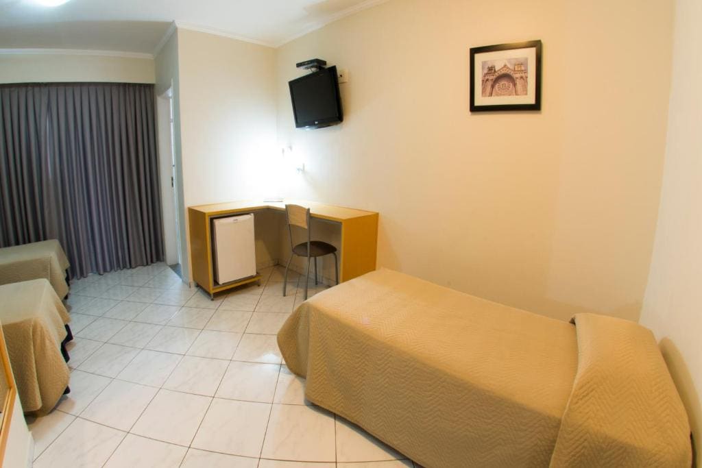 Standard Triple Room room - Image 2