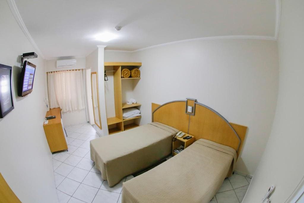 Standard Twin Room room - Image 3