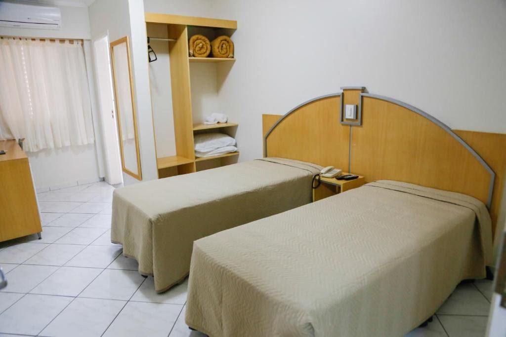 Standard Twin Room room - Image 2