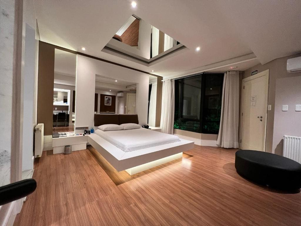 Apartment room - Image 2