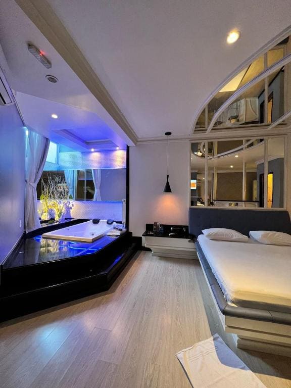 Suite room - Image 1