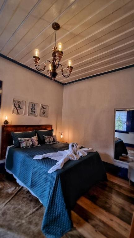 Deluxe Queen Suite room - Image 1