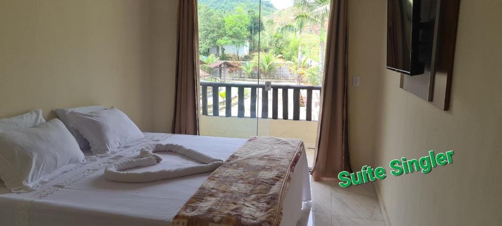 Double Room with Lake View room - Image 2