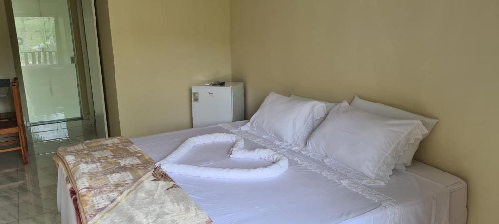 Double Room with Lake View room - Image 1