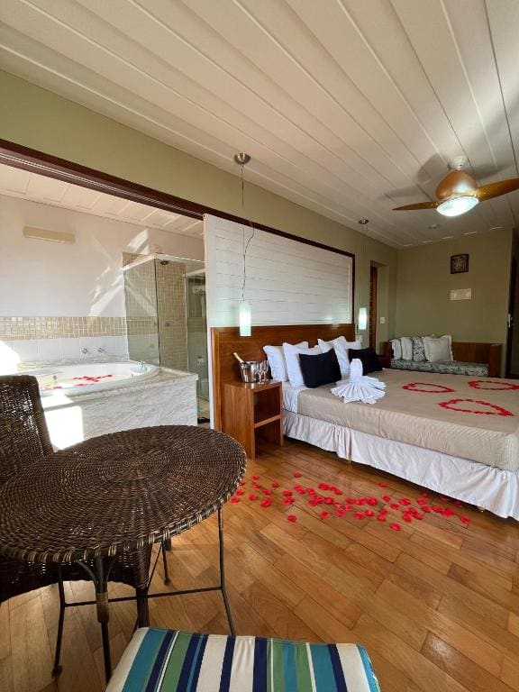 Double Room with Spa Bath room - Image 2