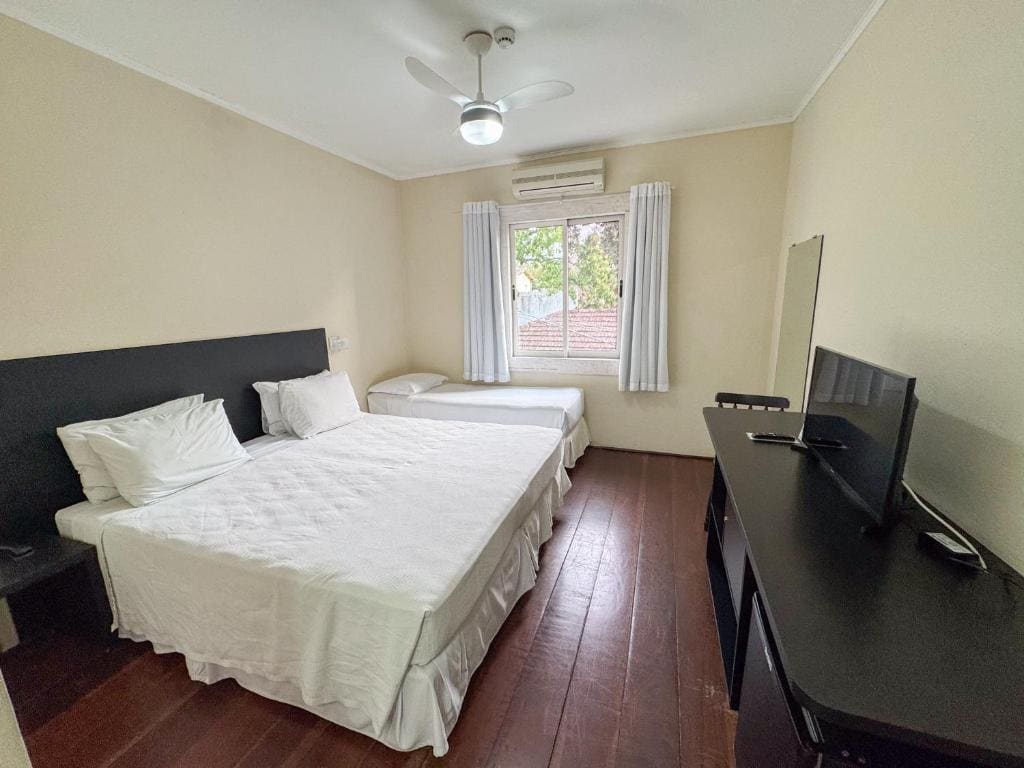 Deluxe Room room - Image 3