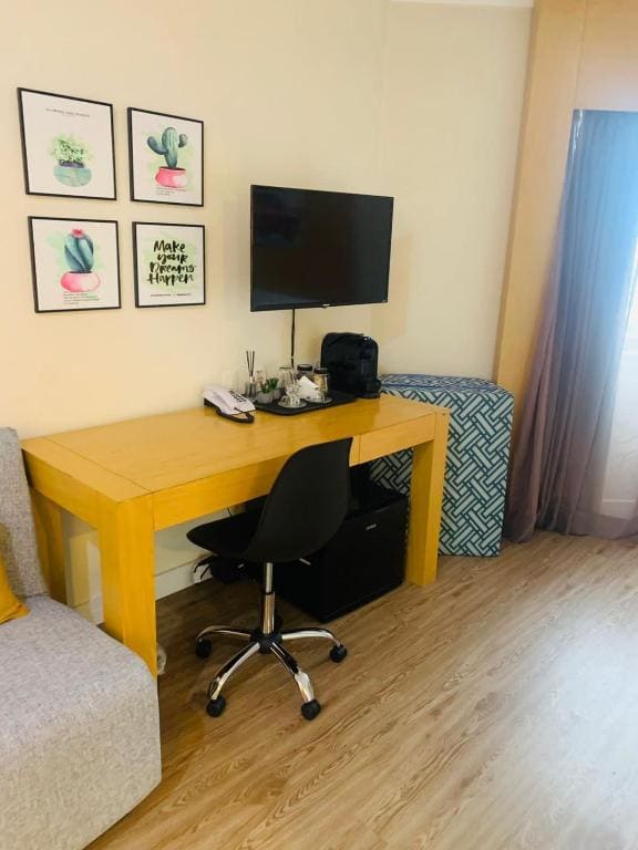 Suite with City View room - Image 3