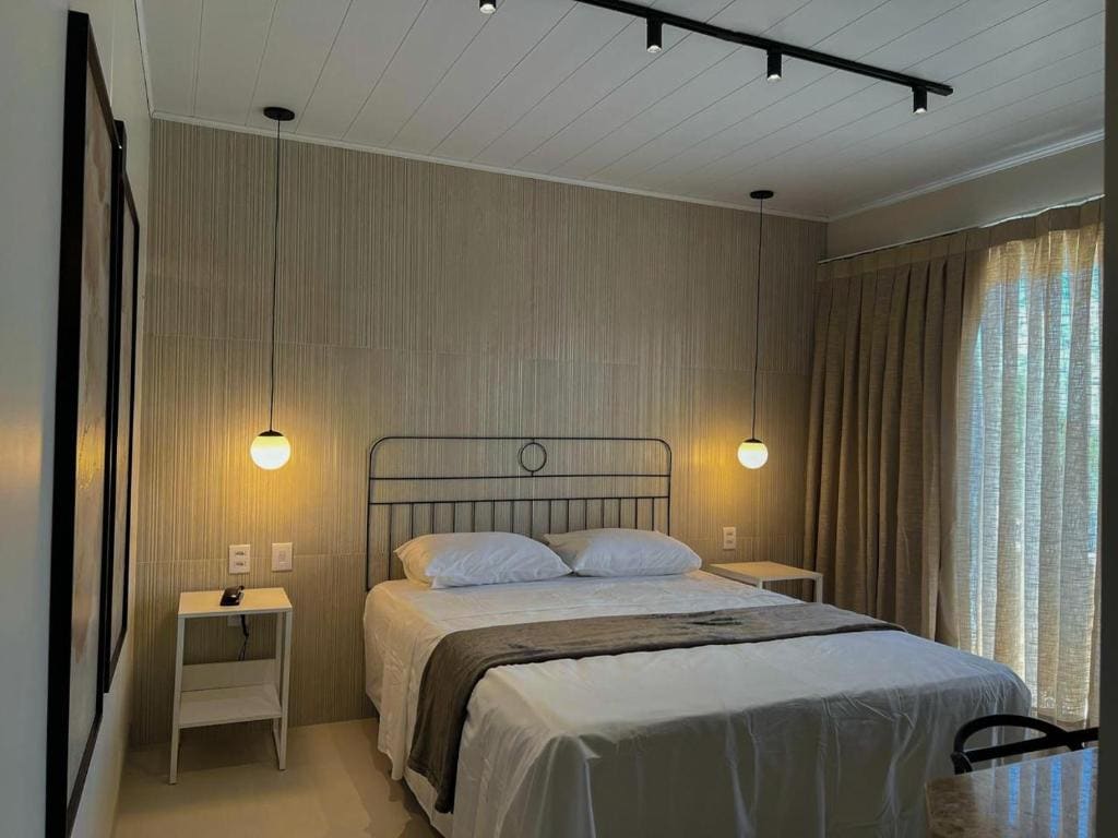 Deluxe Queen Suite room - Image 3