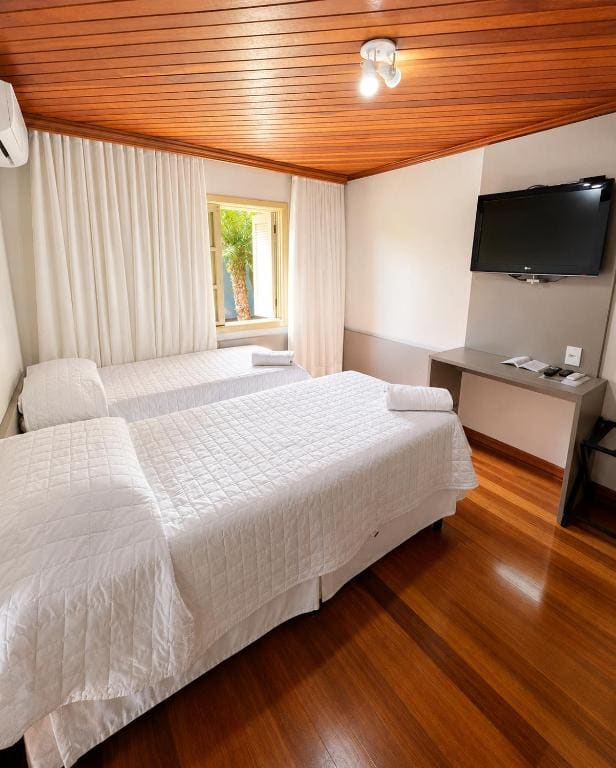 Deluxe Suite room - Image 3