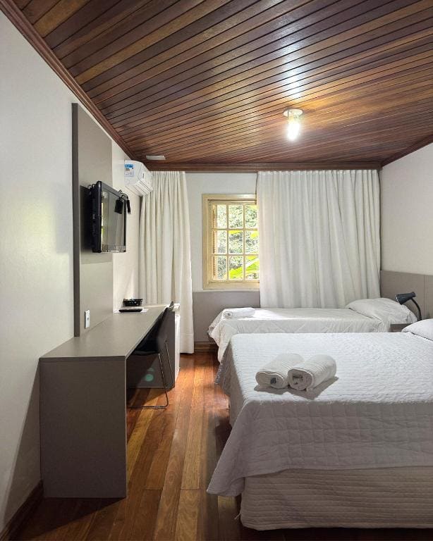Luxury Triple Room room - Image 2
