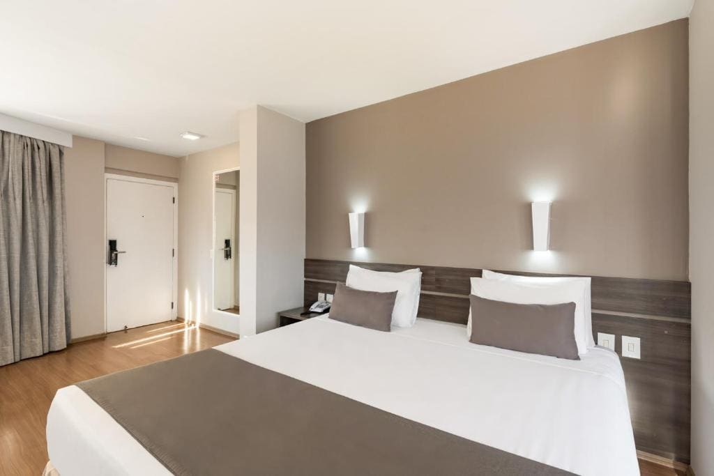 Triple Room with 1 Double and 1 Single Bed room - Image 1
