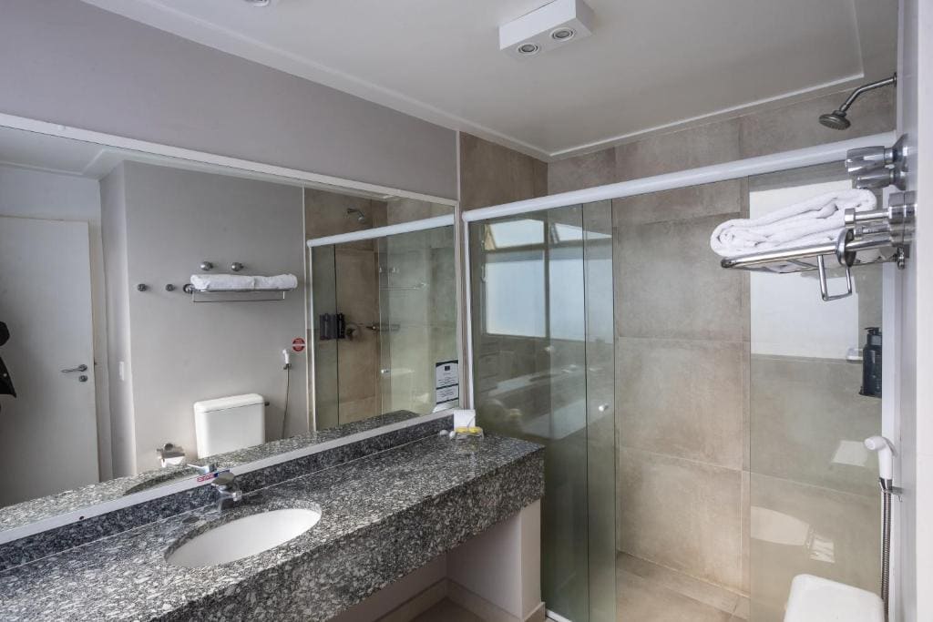 Triple Room with 3 Single Beds room - Image 3