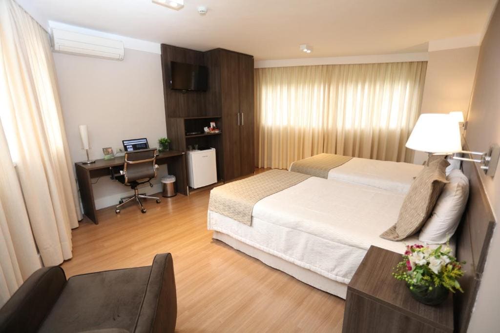 Superior Twin Room room - Image 3