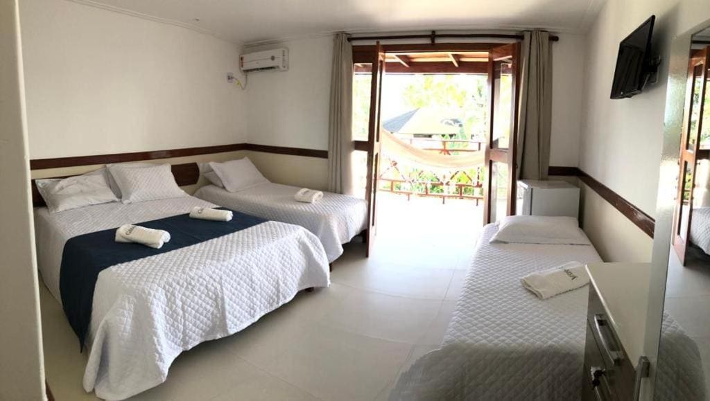 Quadruple Room with Balcony and Shared Bathroom room - Image 2