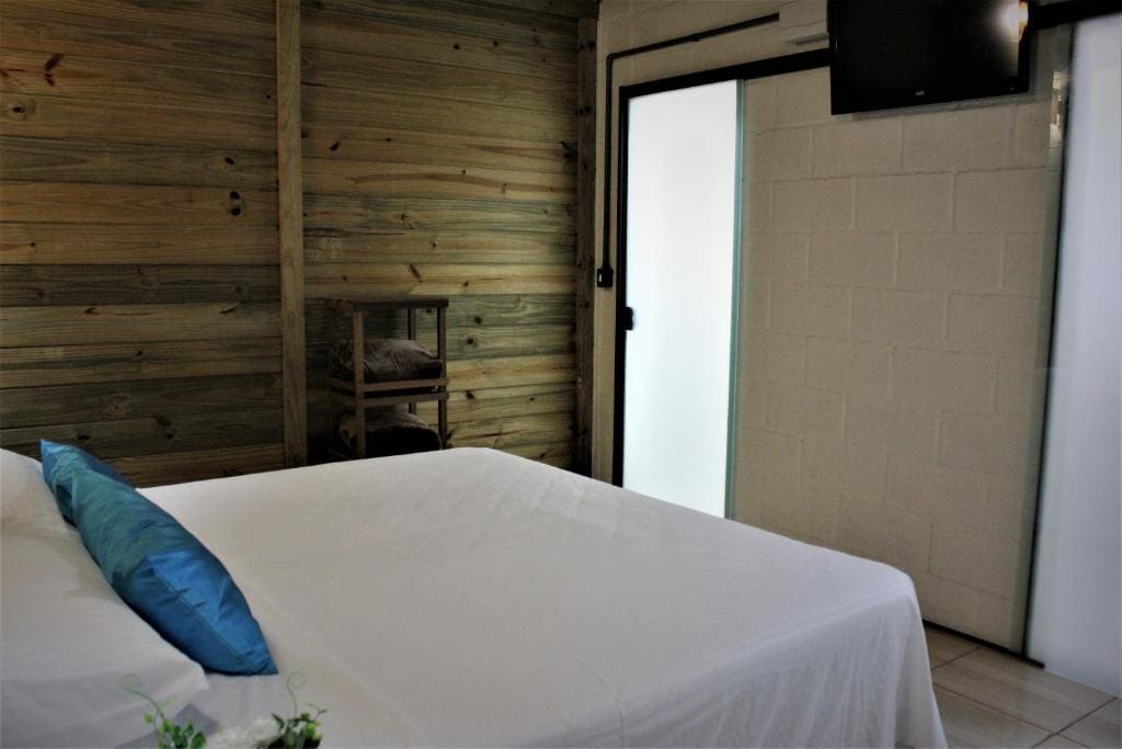 Classic Quadruple Room room - Image 3