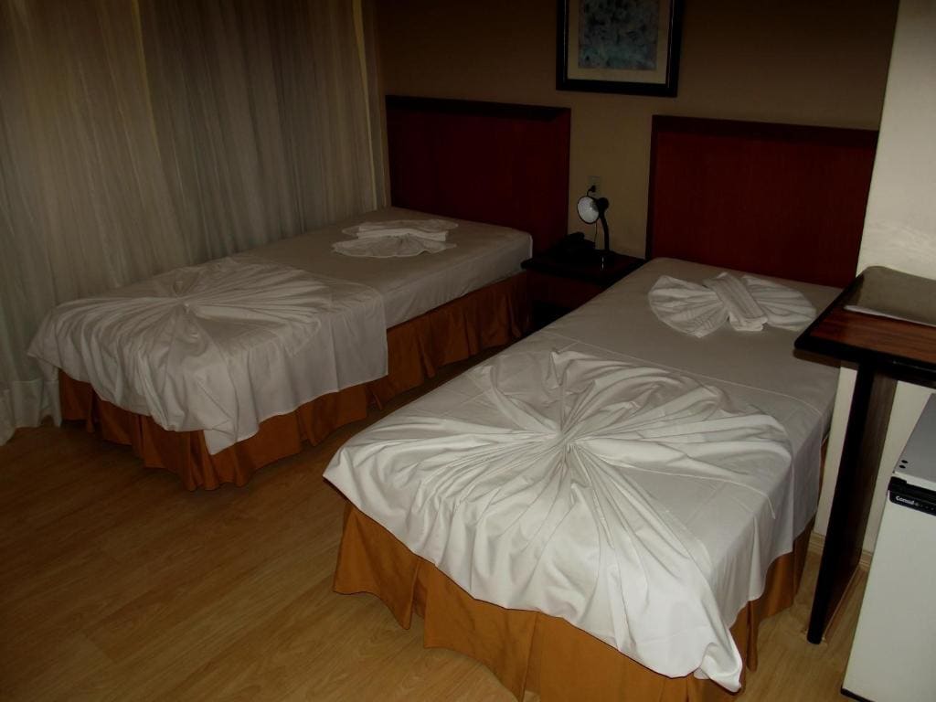 Standard Twin Room room - Image 2