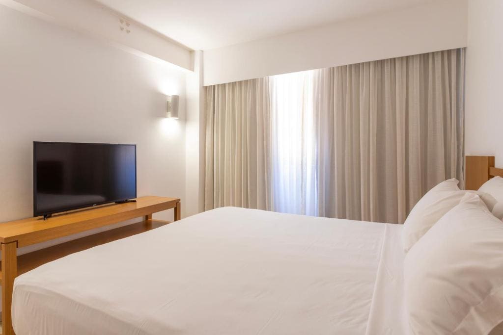 Junior Suite with Access to Hot Park and Parque das Fontes room - Image 2